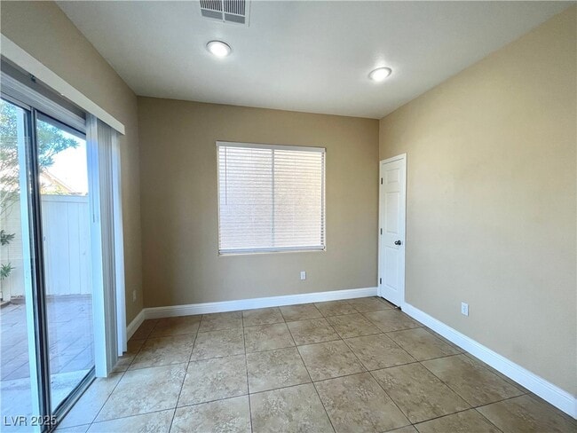 Building Photo - 2523 N Madre Grande St