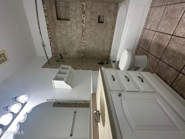 Building Photo - 1300 W Boston St