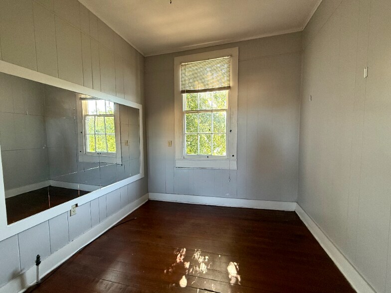 Building Photo - 2020-2022 Camp St