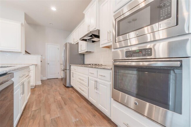 Building Photo - 1016 Teravista Crossing