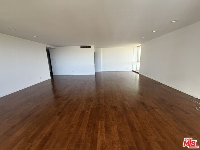 Building Photo - 2222 Ave of the Stars