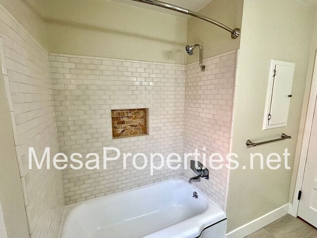 Building Photo - 661 E J St