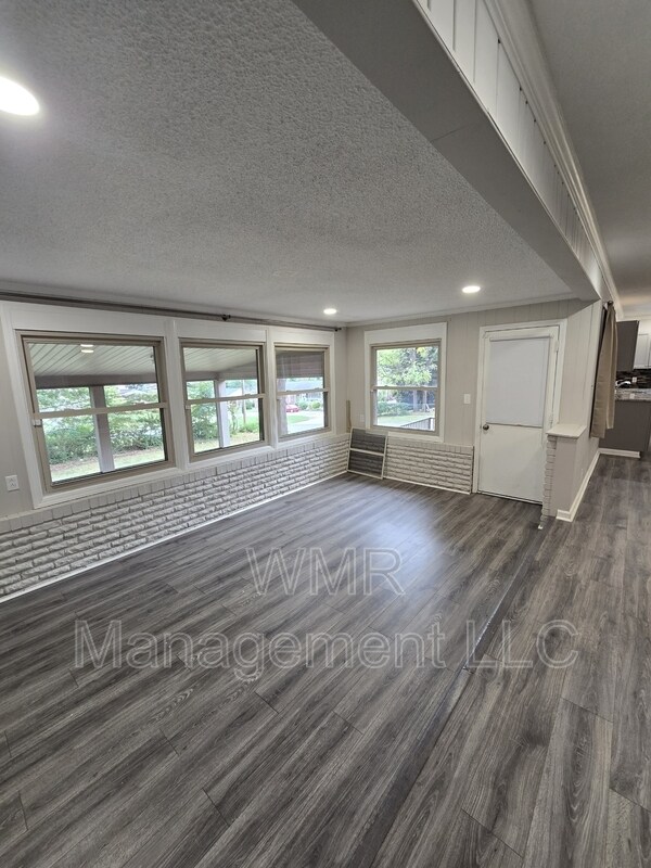 Building Photo - 420 Downey Pl