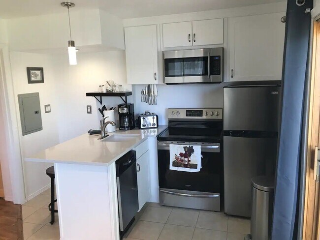 Building Photo - Long Term Rental- Summit Yacht Club 51