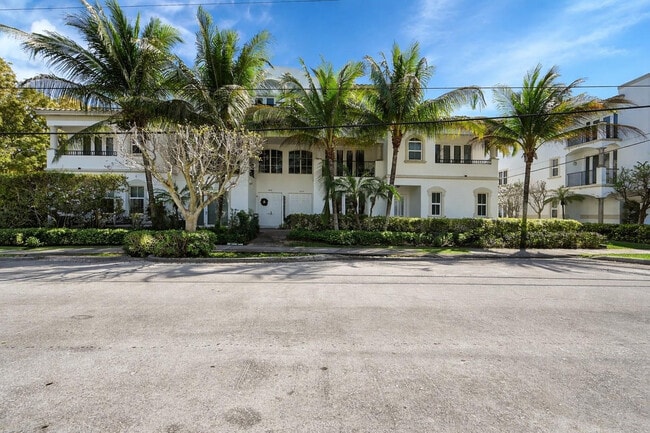 Building Photo - 1614 NE 9th St