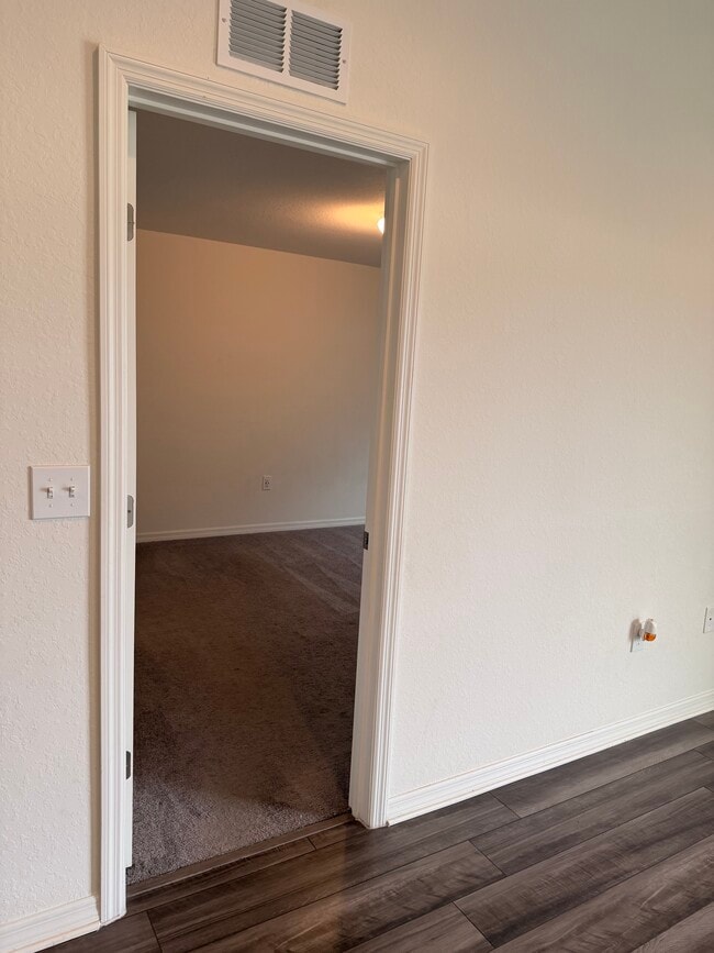 Building Photo - 281 Arbuthnot St