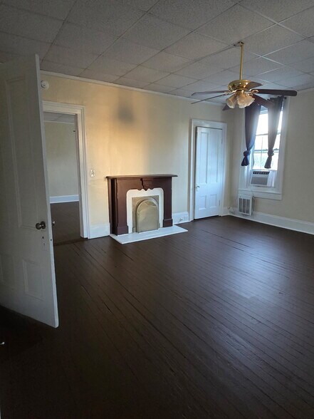 Building Photo - 206 College St