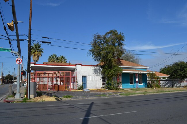 Building Photo - 1416 Victoria St