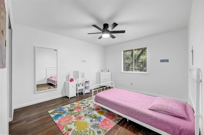 Building Photo - 1700 Palmetto Dr