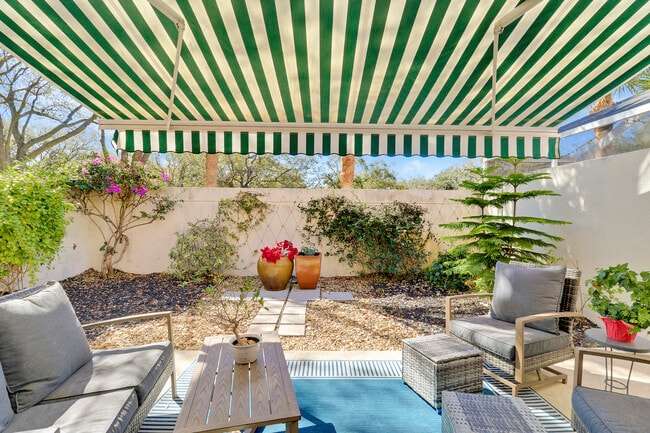 Building Photo - 6 Oakleaf Ct