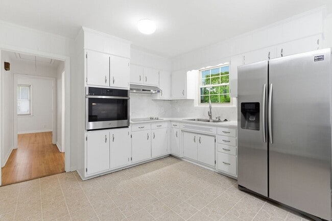 Building Photo - Crieve Hall Duplex