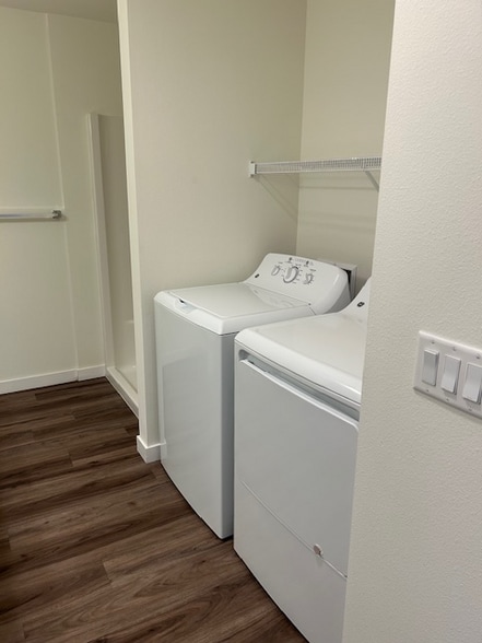 Building Photo - 700 N State St