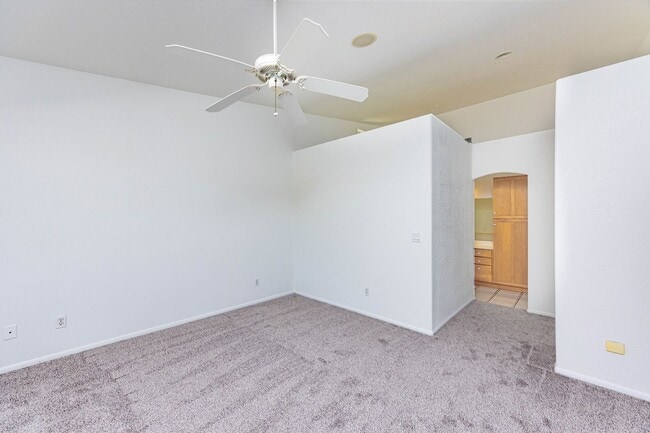 Building Photo - Long Term 4 Bedroom Rental with a Beautifu...