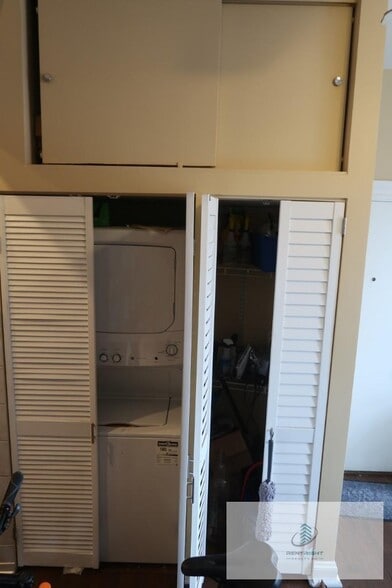 Building Photo - 1547 W Blackhawk St