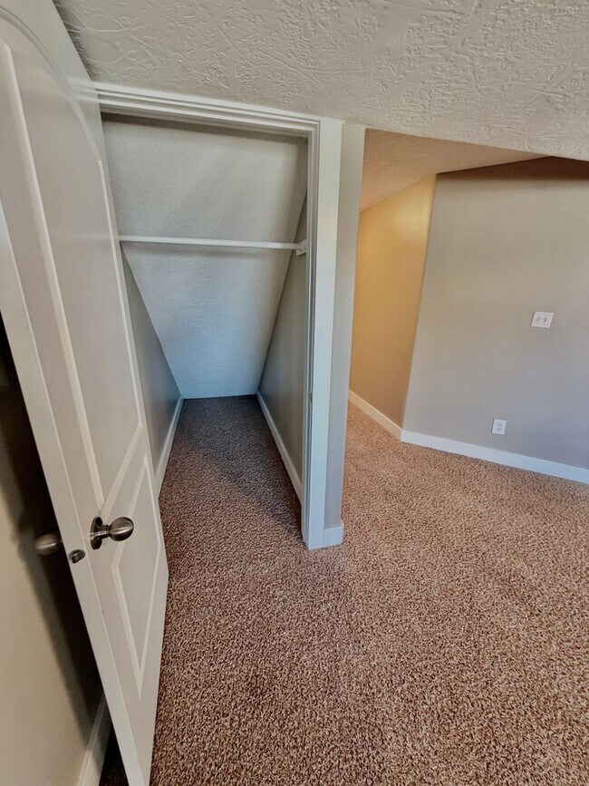 Building Photo - Lehi 3 Bedroom Town Home Pets OK