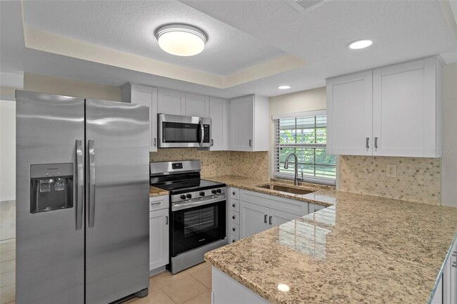 Building Photo - 9740 Lamantin Dr