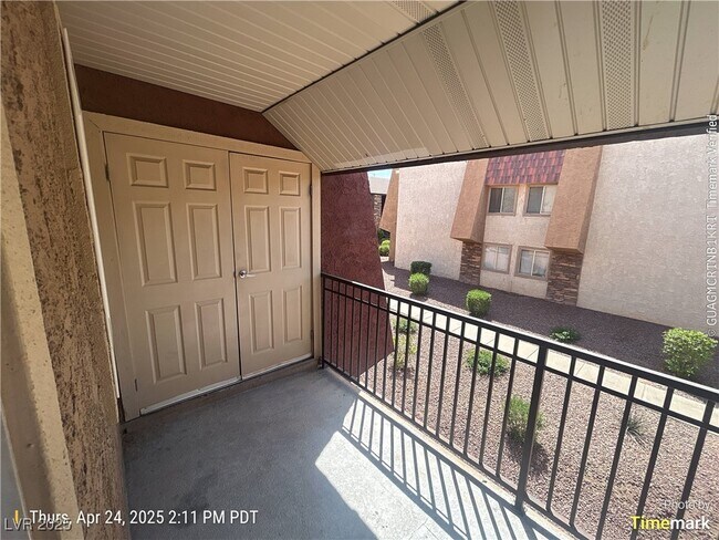 Primary Photo - 4450 Sandy River Dr