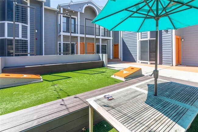 Building Photo - 2710 Nueces St