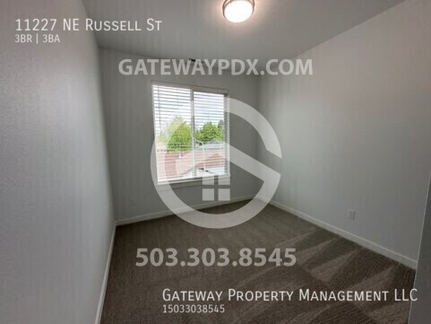 Building Photo - 11227 NE Russell St