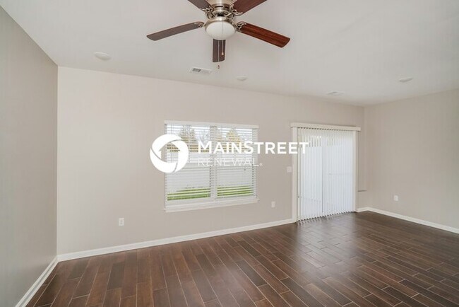 Building Photo - 3 Bedroom Pet-Friendly Home in Jeffersonville, IN with Main Street Renewal