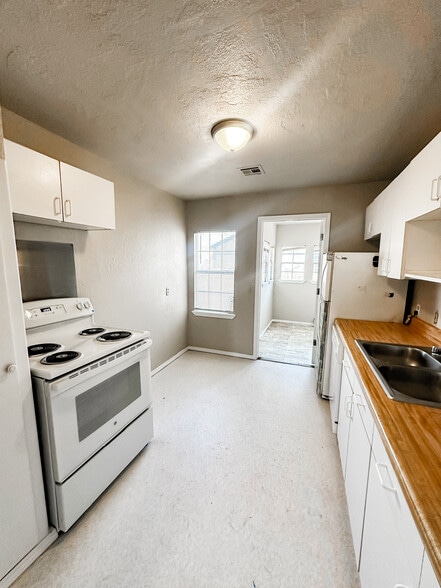 Building Photo - 2231 NW 26th St