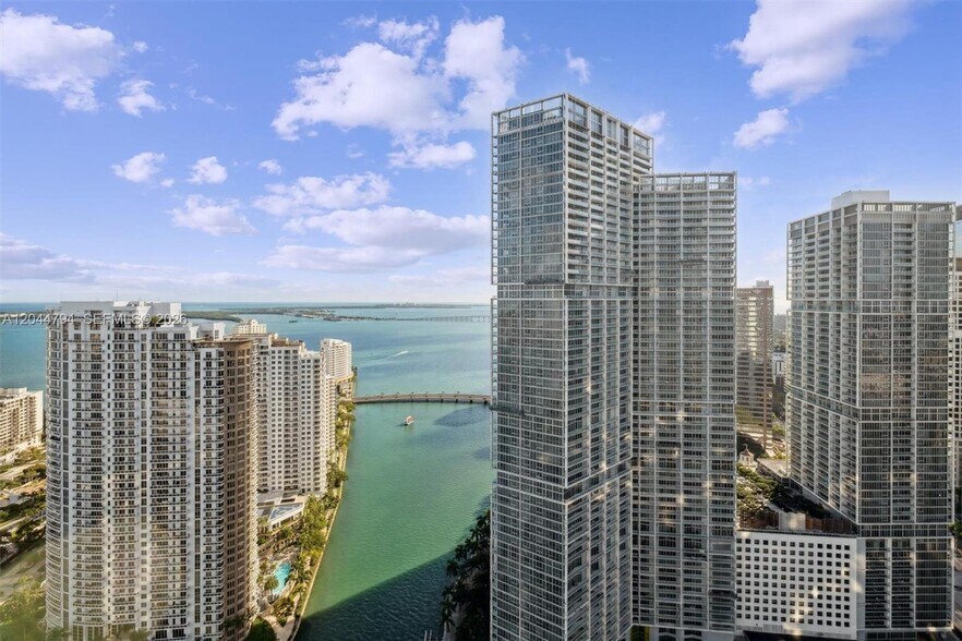 Building Photo - 300 Biscayne Boulevard Way