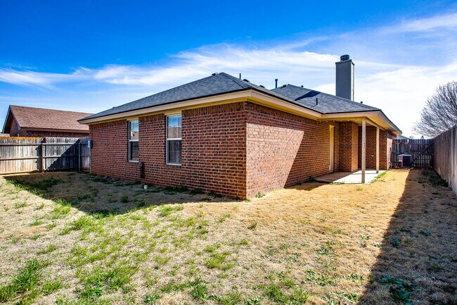 Building Photo - Nicely Updated 3/2/2!