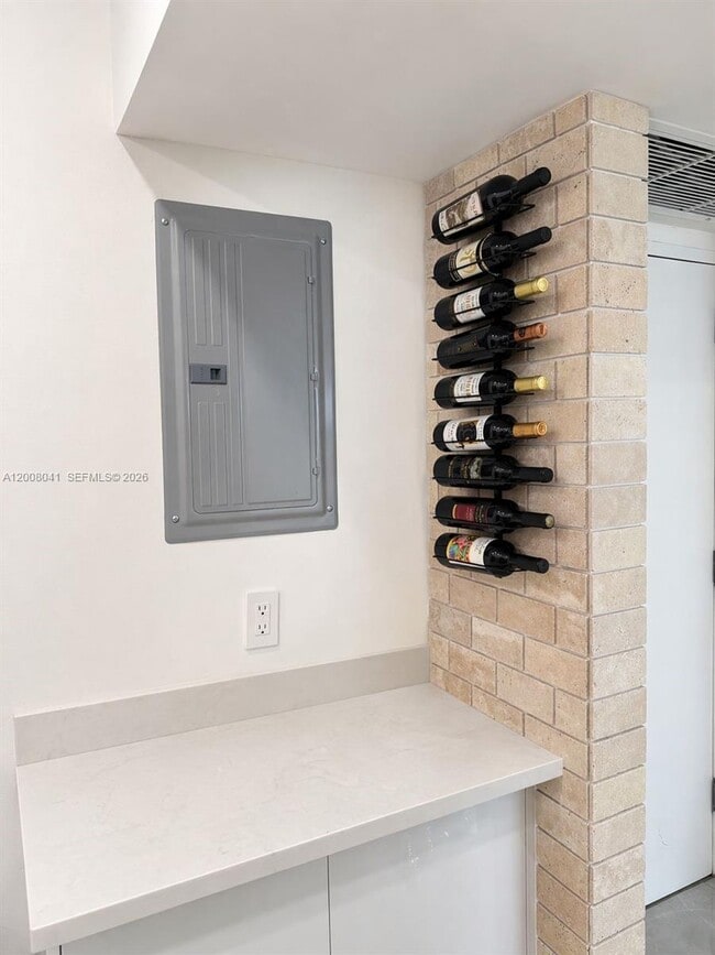 Building Photo - 3731 N Country Club Dr