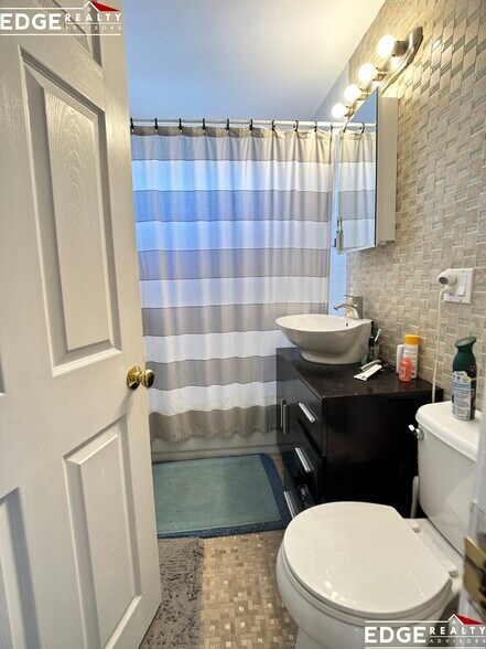 Building Photo - 27 Bostonia Ave