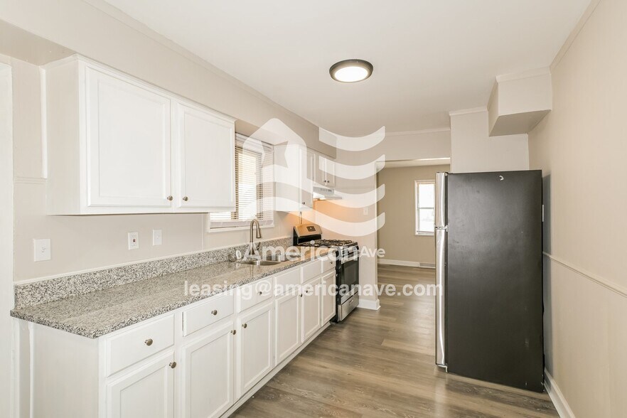 Building Photo - 10109 Ventura Dr