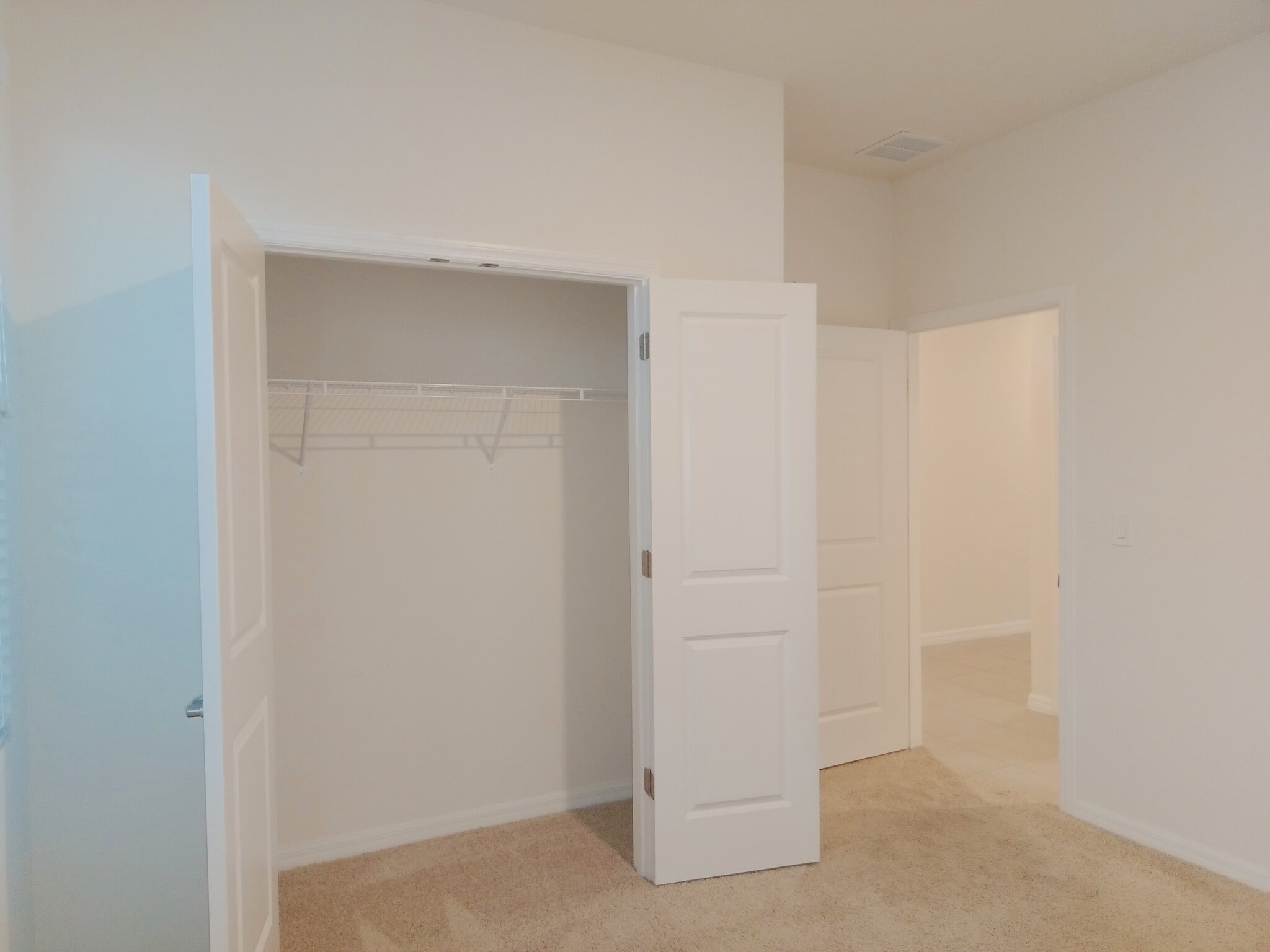 Building Photo - 5240 Sunshine Dr