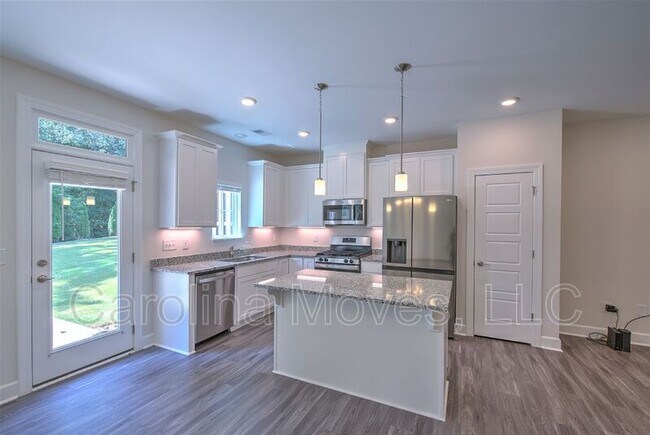 Building Photo - 26 Jaycee Ct