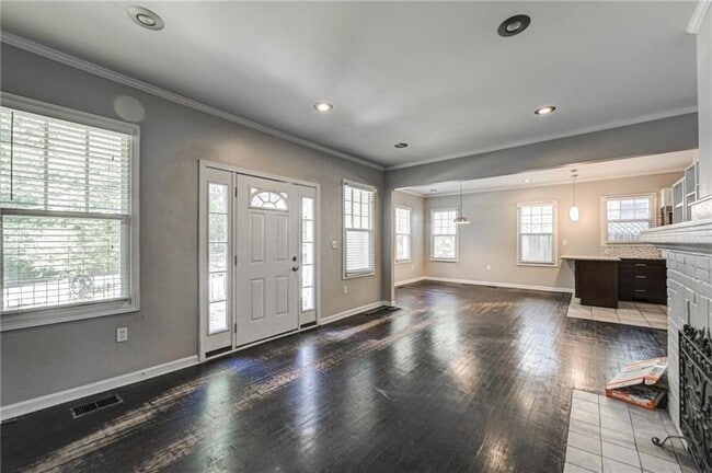 Building Photo - 483 Burlington Rd NE