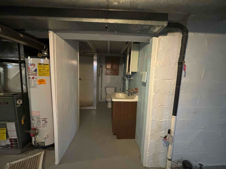 Building Photo - 2804 Lowry Ave N