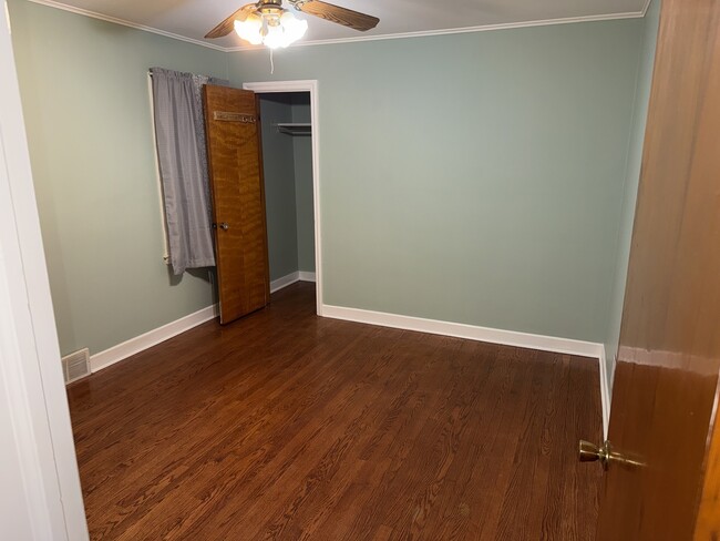 Building Photo - 5552 S Kolmar Ave