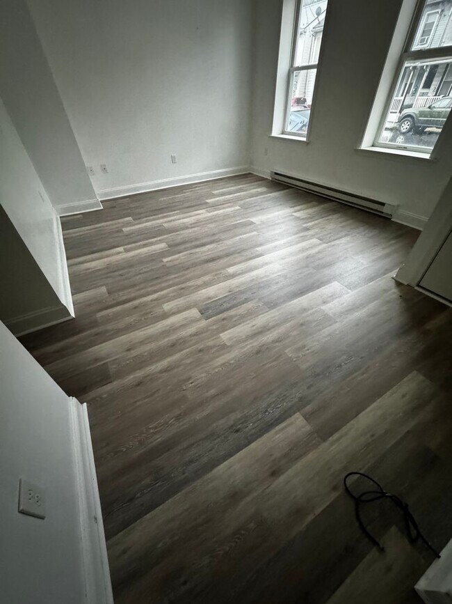 Building Photo - 370 N 10th St