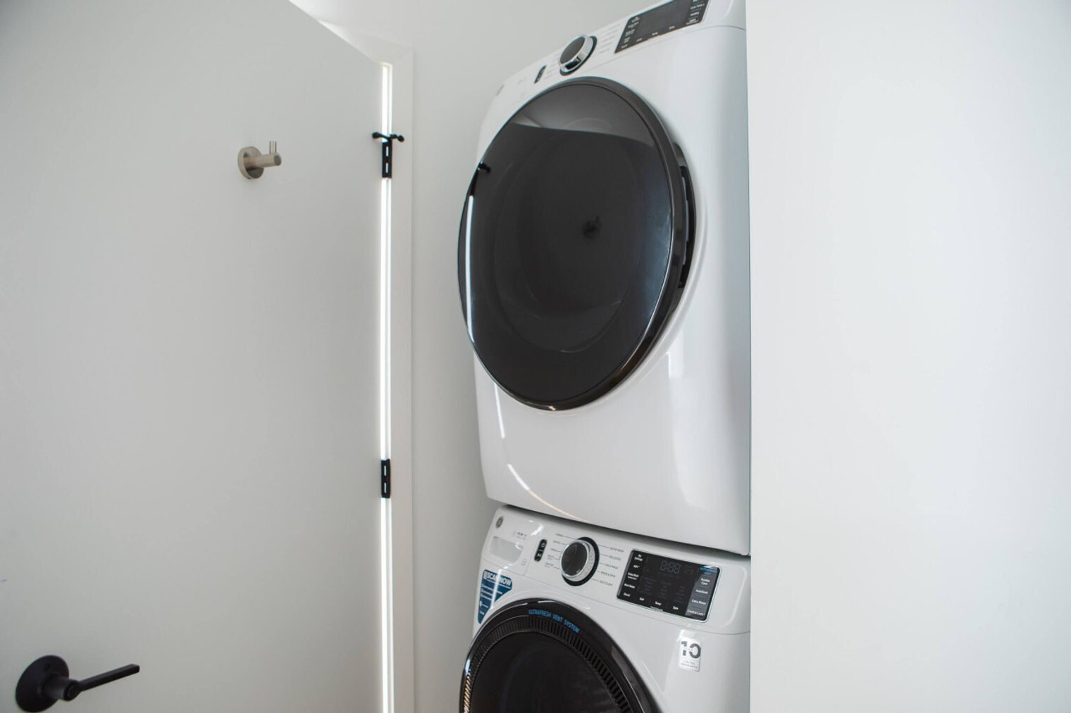 Building Photo - 1237 N Van Buren St