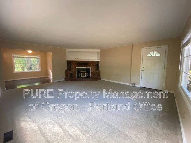 Building Photo - 3550 Lake Grove Ave