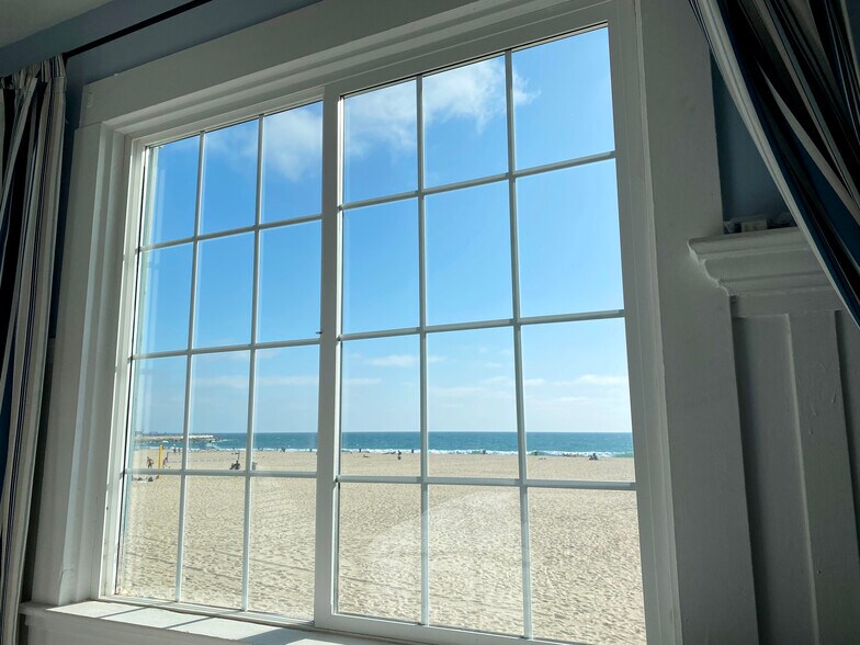 Building Photo - 114 The Strand