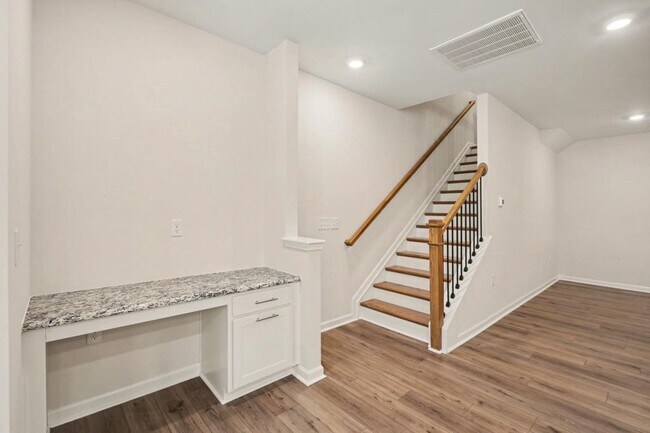 Building Photo - 909 Falls Grove Trl