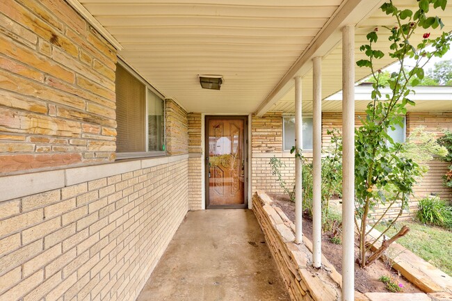 Building Photo - 3 bed 2 bath home in Bethany, OK