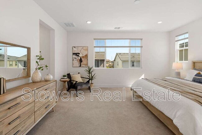 Building Photo - 2428 Periwinkle Pl