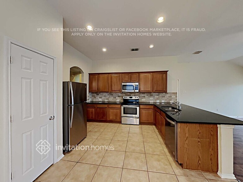 Building Photo - 1120 Melrose Dr