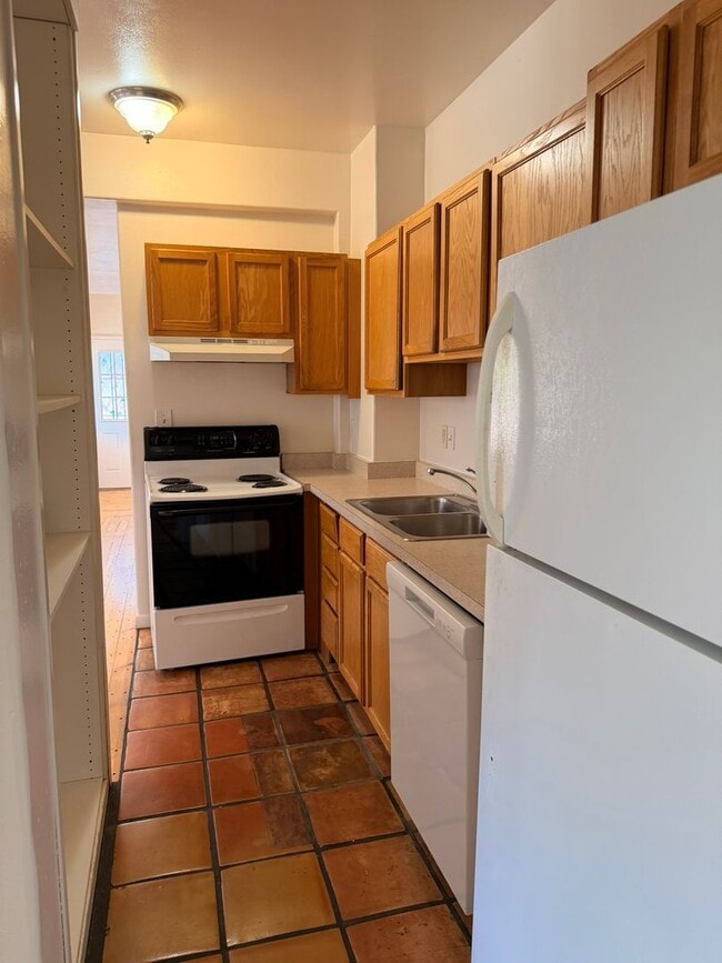 Building Photo - 424 N 9th St