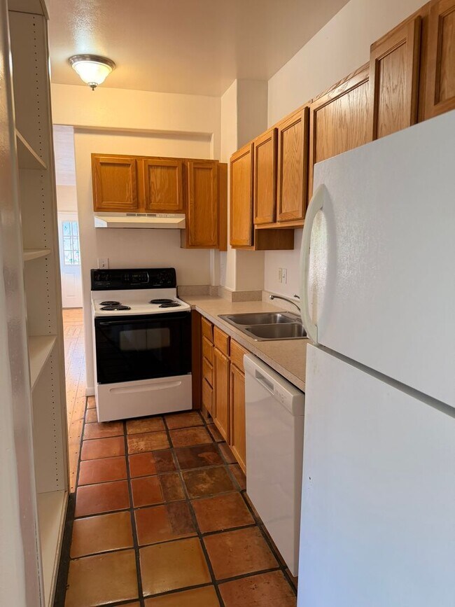 Building Photo - Cute Bungalow - 2Bed 1Bath - Duplex in Downtown Grand Junction!!!
