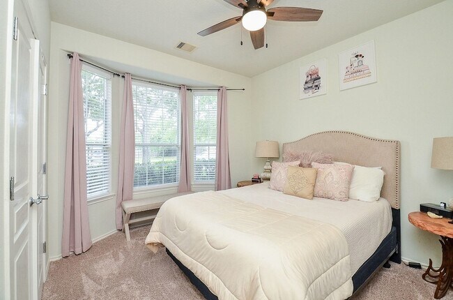 Building Photo - 9422 Herons Grove Ln