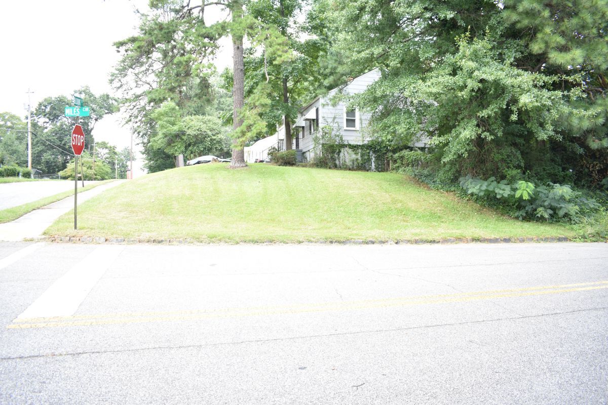 Building Photo - 2774 Blount St