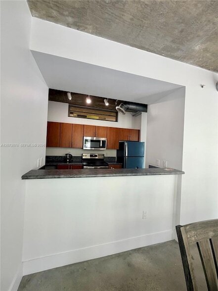 Building Photo - 455 NE 25th St