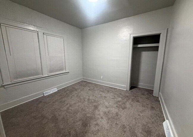 Building Photo - 2315 Tuxedo St