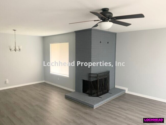 Building Photo - 3 BEDROOM IN MESQUITE****